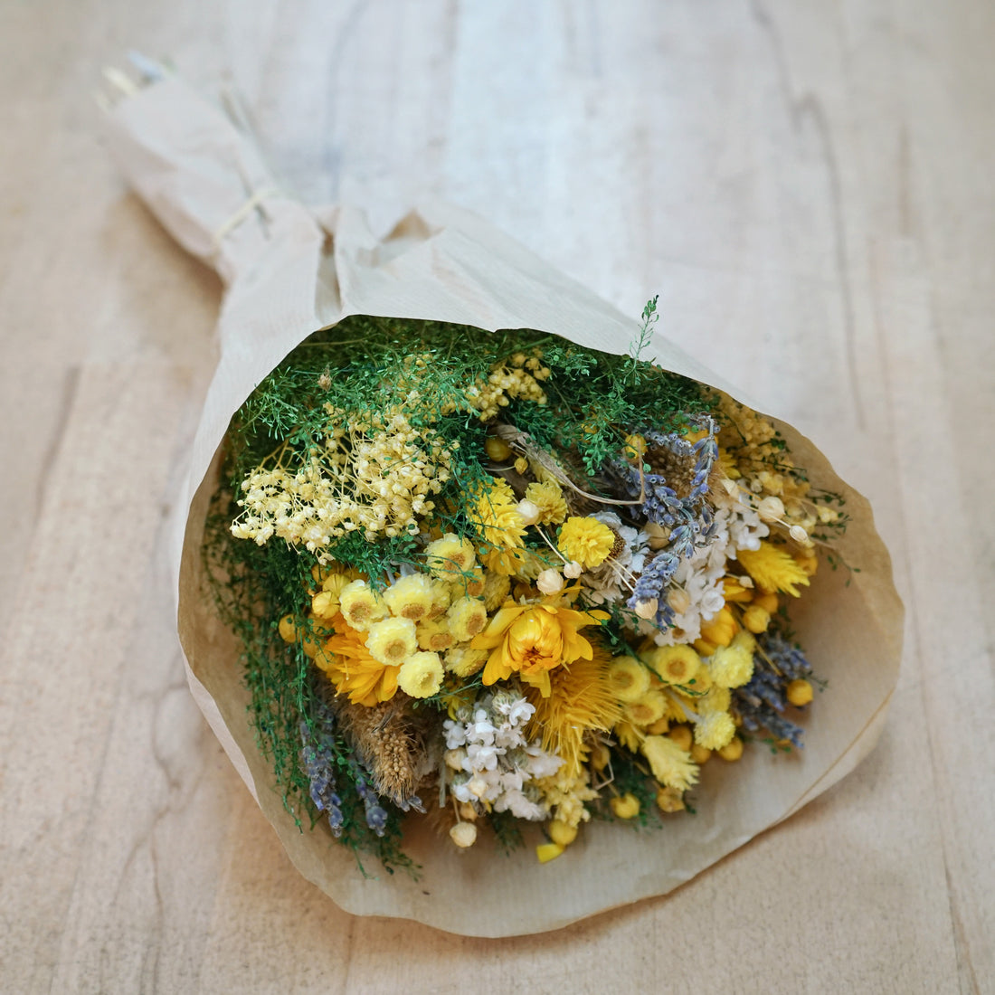 Bouquet de fleurs séchées jaune