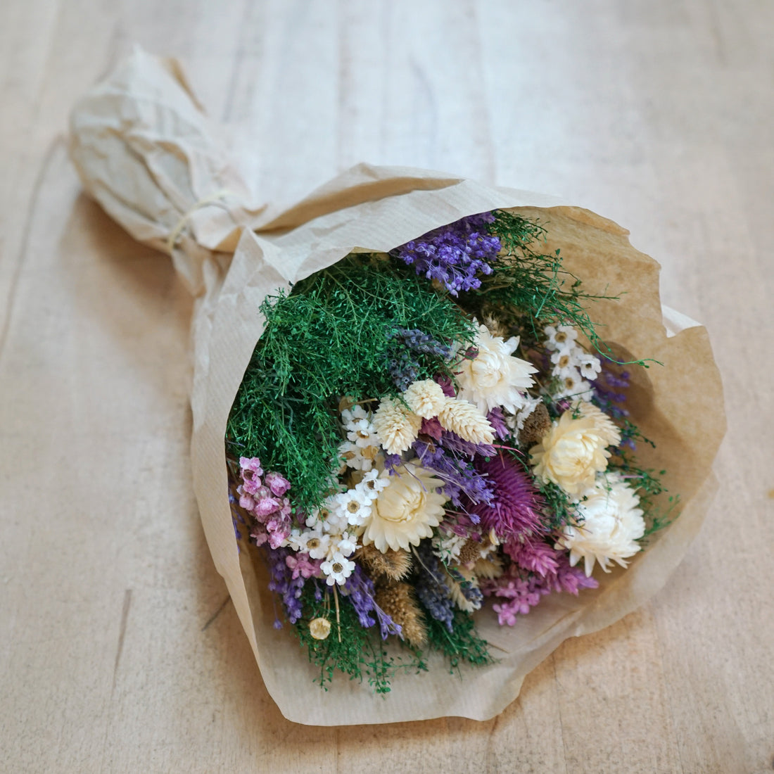Bouquet de fleurs séchées violet