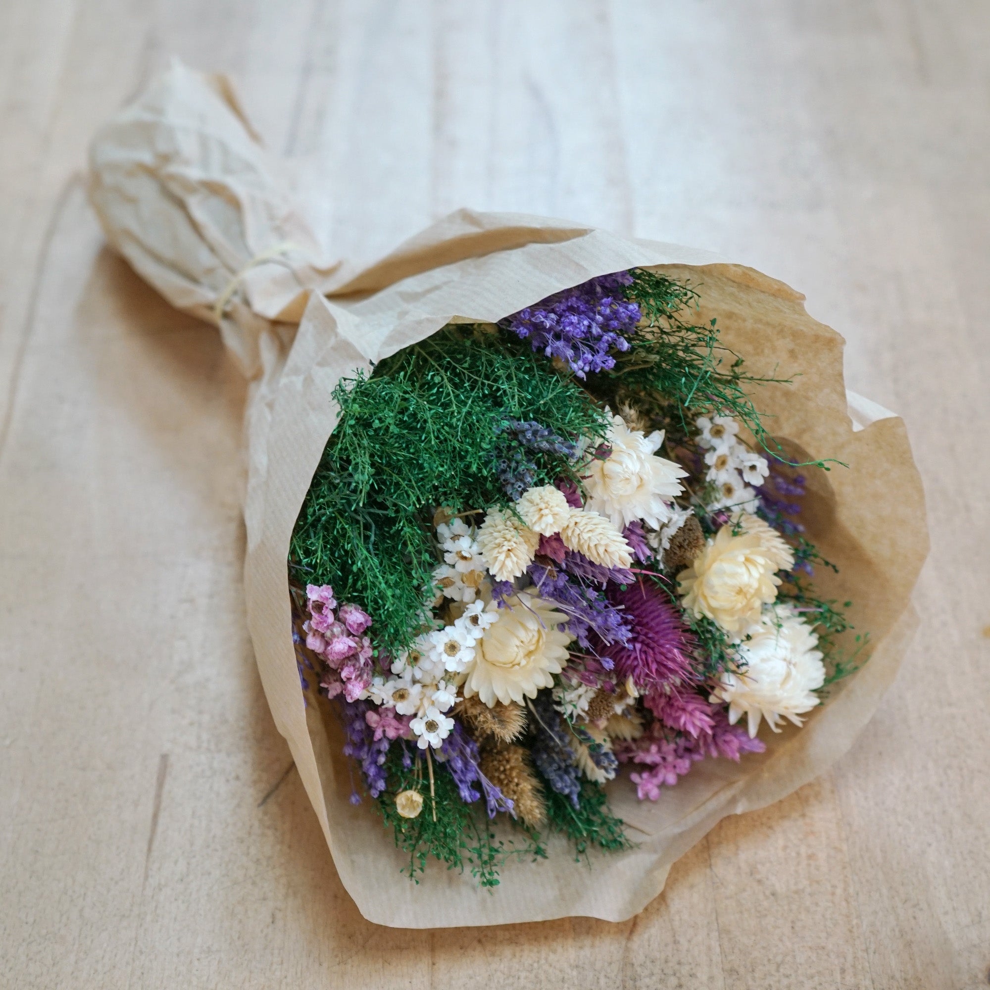 Bouquet de fleurs séchées violet