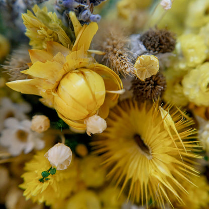 Bouquet de fleurs séchées jaune
